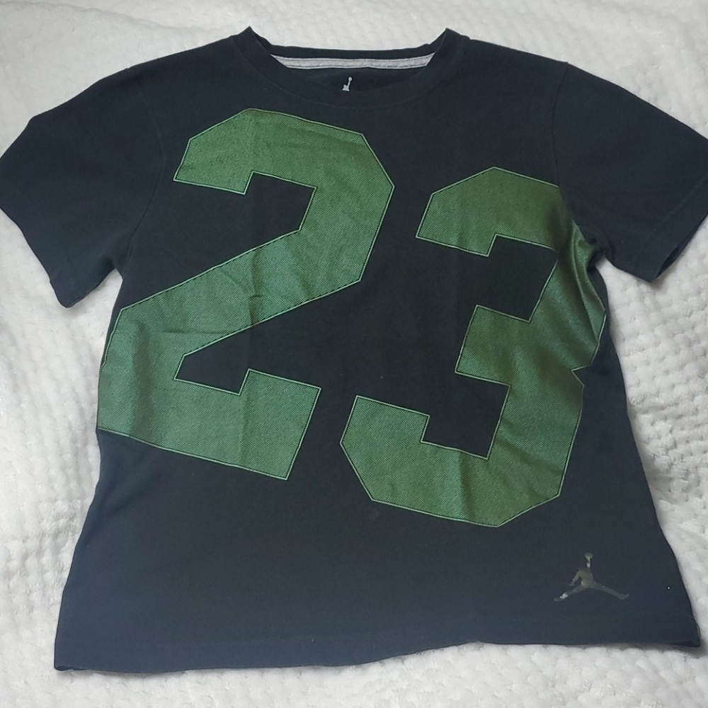 Boys size Medium Jordan shirt